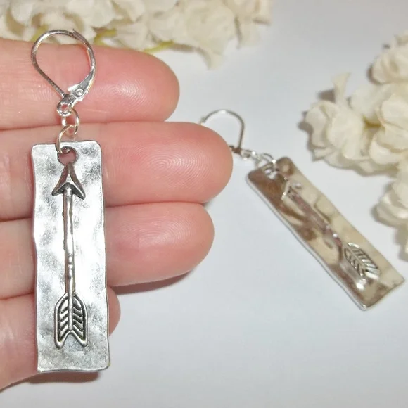 Silver Arrow Earrings Southwestern Statement Hammered Metal Western Style C903 - Picture 6 of 8